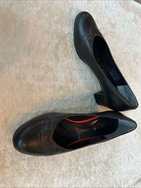Rockport Classic Women's Black Leather Low Heel Pump